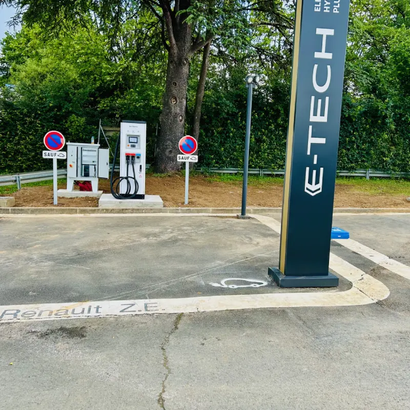 IMG_2282 (3) Installation de bornes de recharge électrique à Soissons